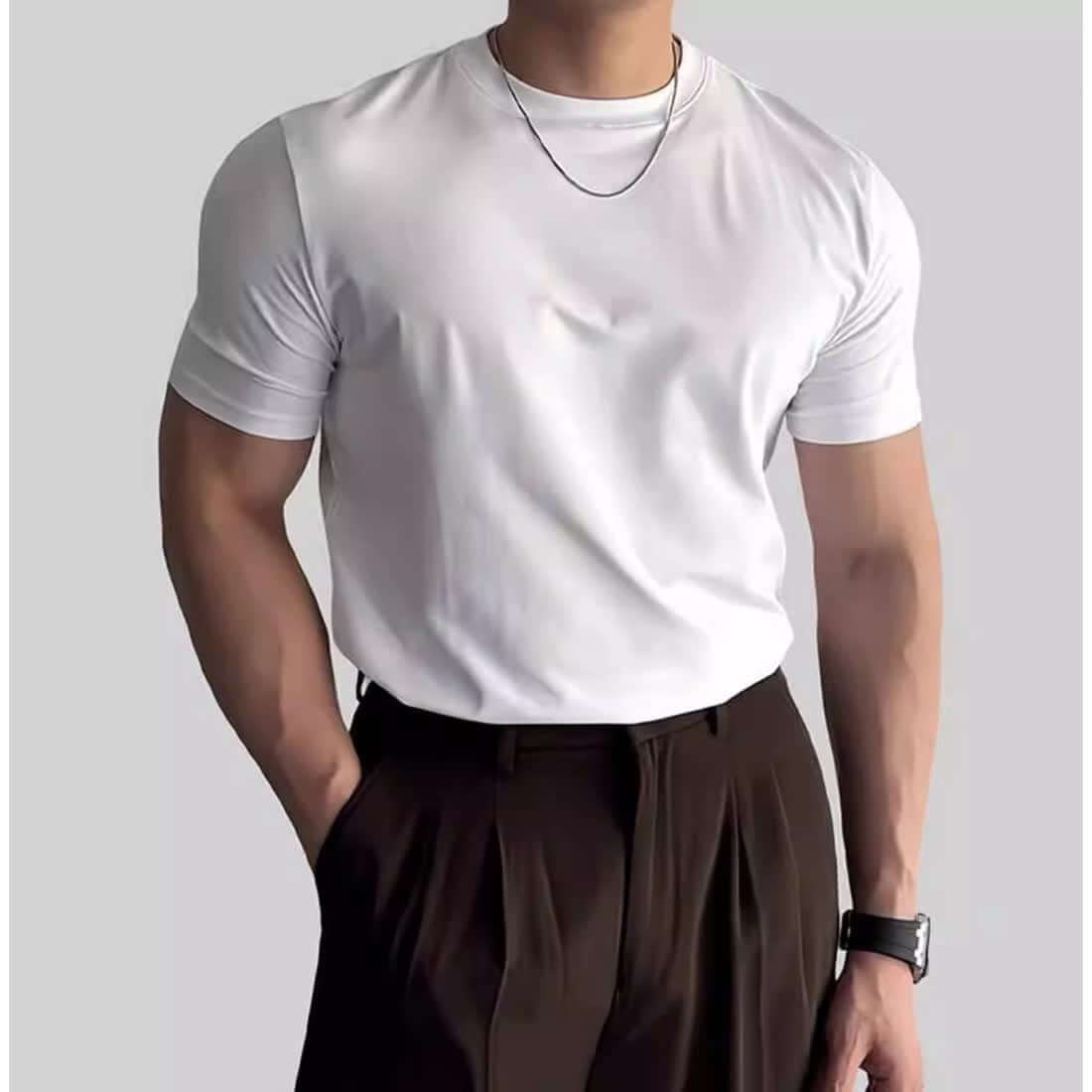 Men's white short-sleeved slim fit t-shirt, perfect for summer sports and fitness activities.