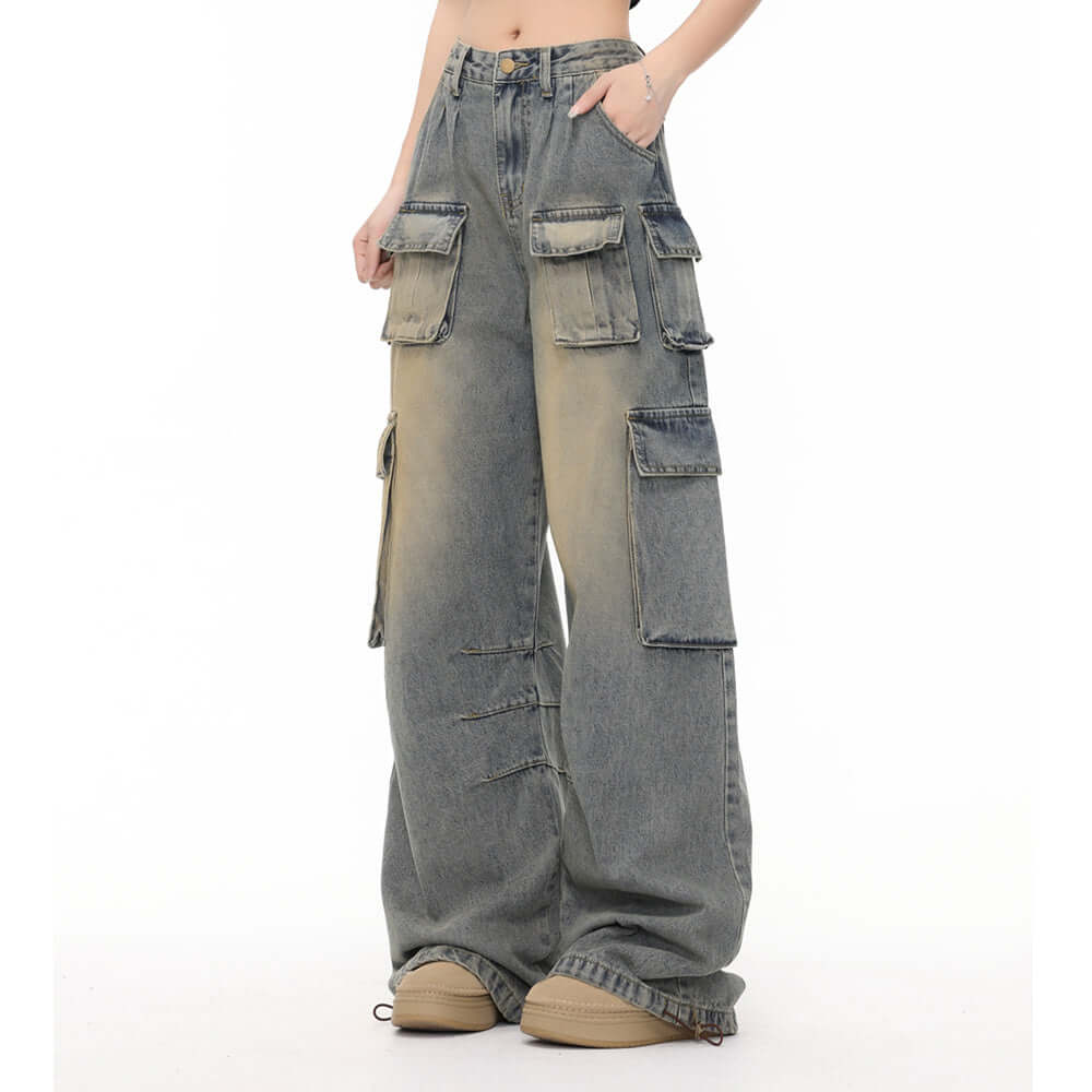 Vintage fashion blue denim jeans for men with cargo pockets, ideal for casual leisure wear.