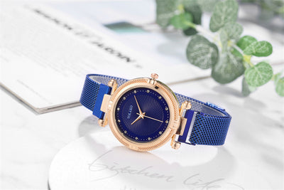 Chic women’s magnetic strap diamond watch